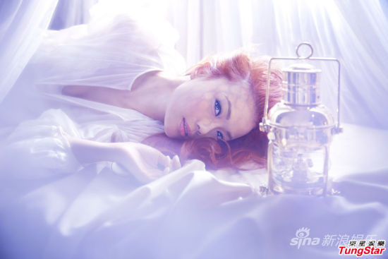 容祖儿广东大碟性感床照首次曝光(图)