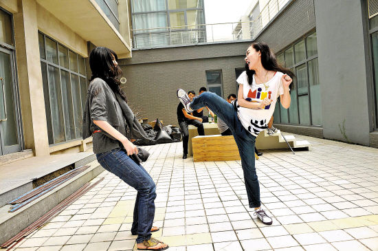 霍思燕揭秘女汉子余小渔 自曝母乳喂养