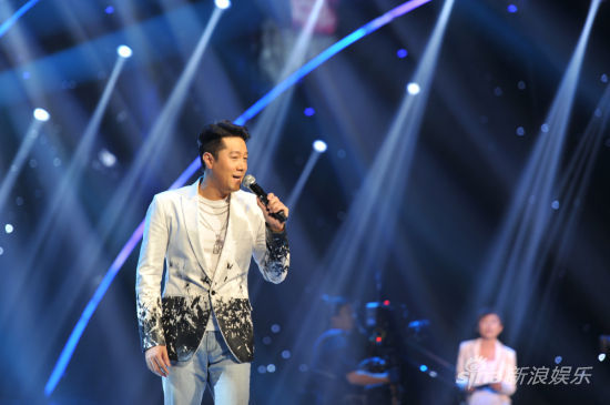 《军歌嘹亮》迎最终战 韩红忆生父落泪