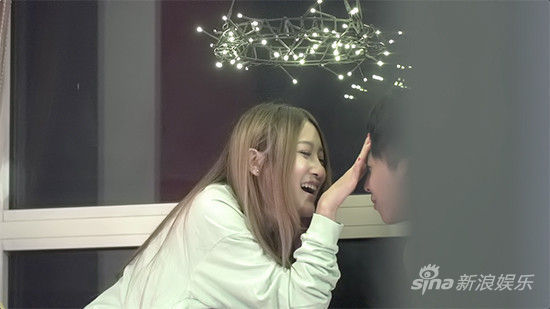 《两个人的寂寞》MV首发 李魏西变绅士_娱乐