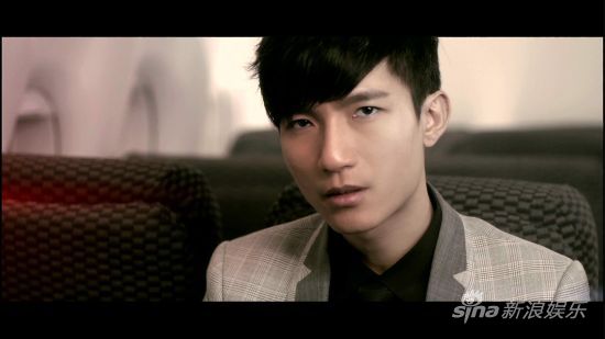 陈楚生《醉》mv首播 高空坠落演绎成长