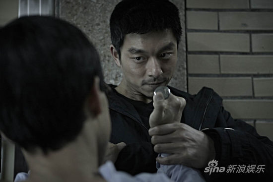 [11-01]韩片《嫌疑犯》孔侑亲尝高难度动作戏