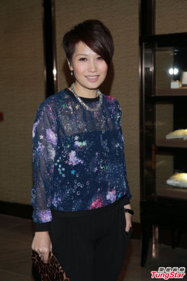 田蕊妮亮相张美妮婚礼 教新人距离产生美|田蕊