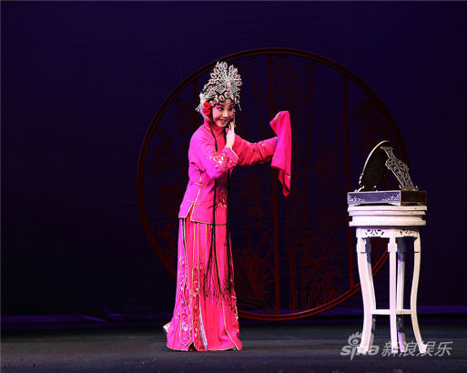 中国评剧院《花为媒》整合电影与舞台版