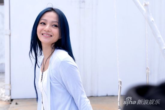 张韶涵《阳光空气》mv首播 展温暖活力