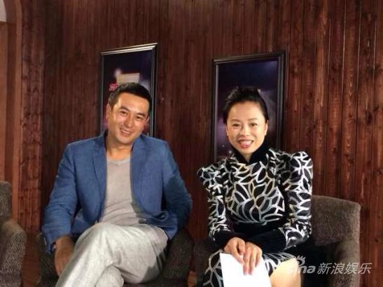 黄绮珊恨天高助阵茜拉 怕踩其裙摆跌倒