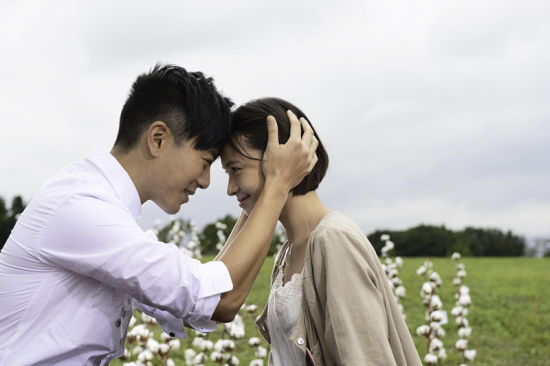 韦礼安《在你身边》MV与女主亲密害羞狂NG