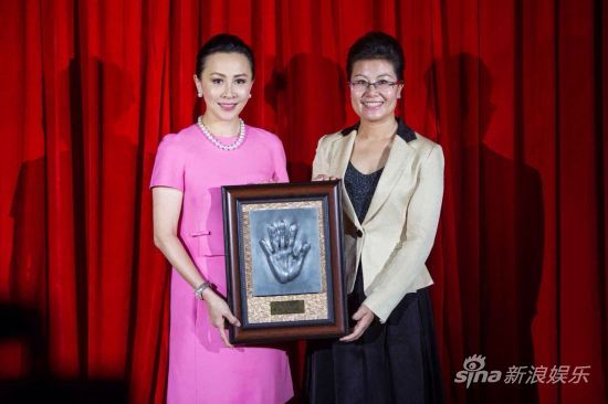 刘嘉玲见“刘嘉玲” 隔空喊梁朝伟做蜡像