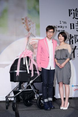 品冠发片<em>生女儿</em>双喜临门 许茹芸到场<em>祝贺</em>(3)_港