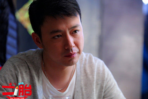 《二胎》曹炳琨成变形金刚 家庭和睦学阿Q