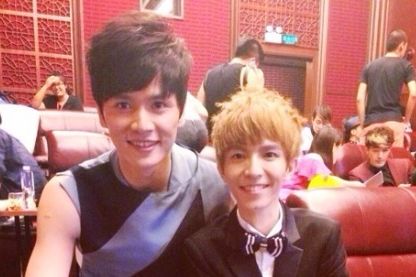 鲍春来晒与郭敬明合影 最萌身高差遭调侃