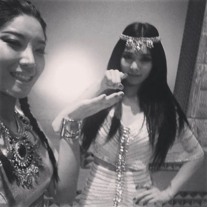 4minute泫雅晒MV花絮照 台下甜美可人(图)|泫雅