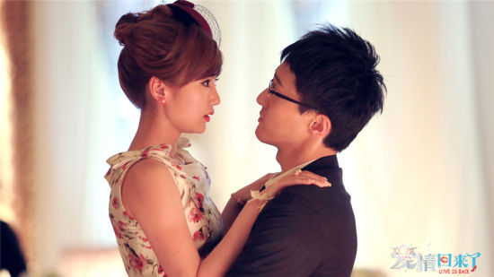 《爱情回来了》七夕曝三对情侣热吻照