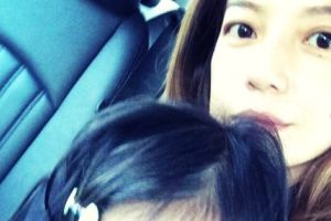 赵薇晒小四月睡觉萌照 称自己很幸福(图)