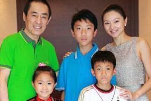 张艺谋回应全家福：想过普通人生活