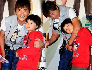 ���Я��Ů�ߺ�̺#������è��������ӳ