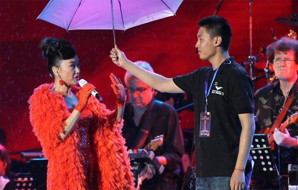 ����Ӣð���׳� ��ҵ�ܾ�������Ա��ɡ