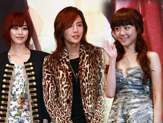 ����ͼ���ĸ�Ӣ�Ÿ���Ϊ�¾�����#�����������С�����