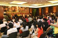 《鹿鼎记》北京开播 黄晓明替男人还愿