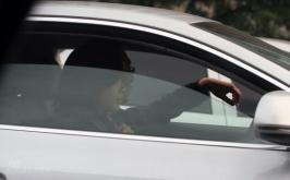 孙红雷新女友曝光 十指交扣畅游王府井【图】