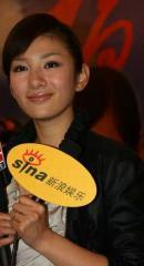 黄奕韩雪竞相秀婚戒 疑似赶“结婚狂潮”