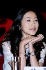 黄奕韩雪竞相秀婚戒 疑似赶“结婚狂潮”