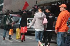 陈小春应采儿秘密游京城提前度“蜜月”(组图)