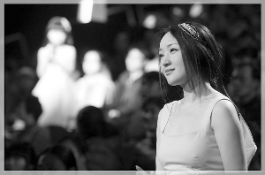 杨钰莹称与生活比成名不重要 问及恋情差点翻脸