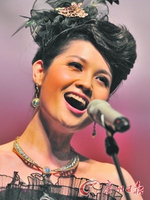 女高音歌唱家郑颖芬老歌新唱受欢迎