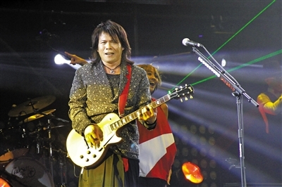 伍佰喊你来现场大合唱|世界第一等_综合_突袭