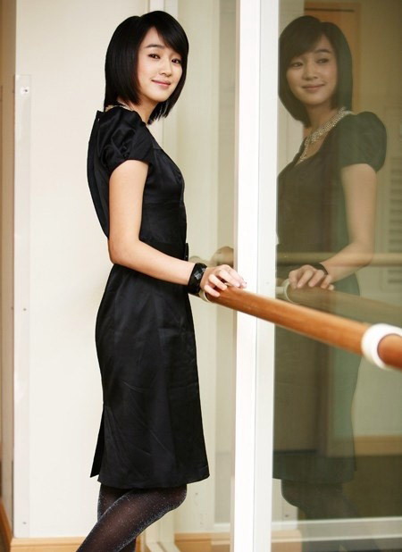 资料图片：“优雅代名词”秀爱精美写真(7)