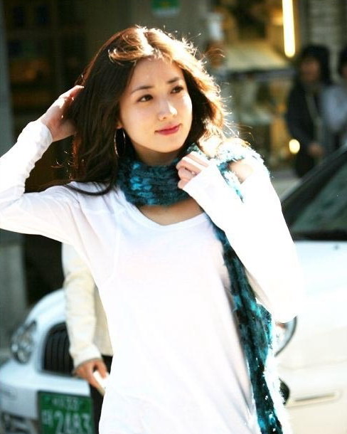 资料图片:韩国美女明星崔贞媛写真(16)刑罚美女古代视频图片