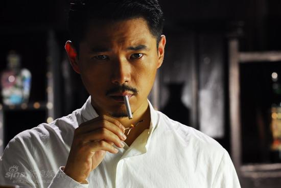 资料图片:《雾都魅影》男一号海顿饰演岳峰(2