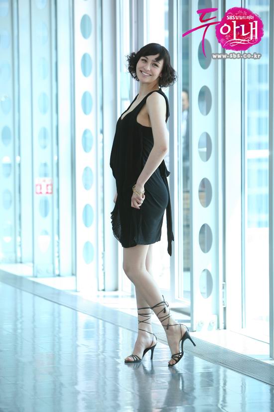 韩剧《两个妻子》剧照(13)