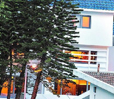 刘嘉玲在家开派对 亲密互动翻版成龙