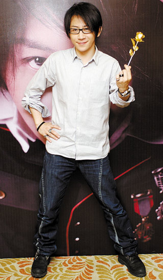 刘谦广州变魔术 找出的前世女友竟是光头汉