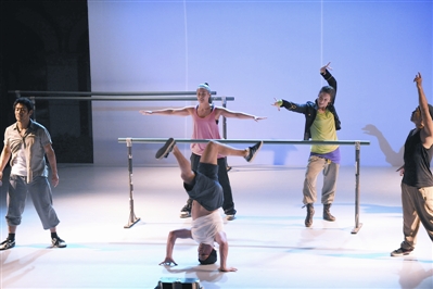 德国舞团在汉上演超炫街舞表演《第二身份》