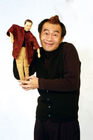 30岁之前,他是全台湾无人不知的电视喜剧明星,知名度和受欢迎程度近似