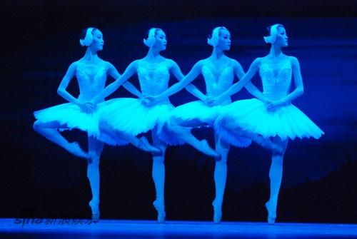 资料图片:中央芭蕾舞团《天鹅湖》-第一幕四小天鹅