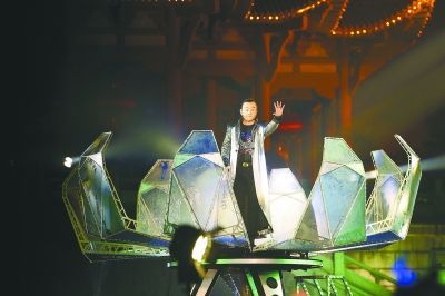 在黄鹤楼下李宁准备穿越