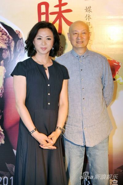 金星关栋天再合作话剧 《暧昧》七月上演