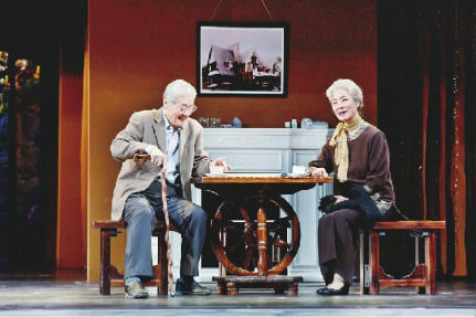　　2012年9月至10月，话剧《甲子园》的首轮演出中，蓝天野饰演达观坦诚的黄仿吾，吕中饰演优雅的彦梅仪。 王雨