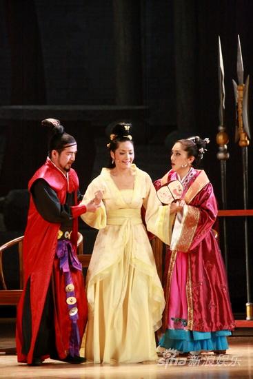 图文:《爱的蹦极》首演-杜鹃儿暗自窃喜_影音