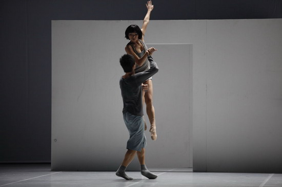 名家现代舞新作亮相《舞蹈平台2010》(组图)