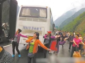 ��λ�����ڸ���·�����㳡�衣��ͼ�����磩