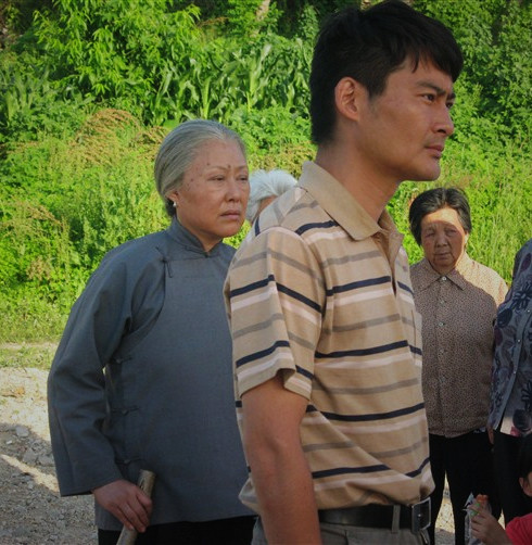 《渔旗》酷暑热拍景岗山“偷师”斯琴高娃(图)
