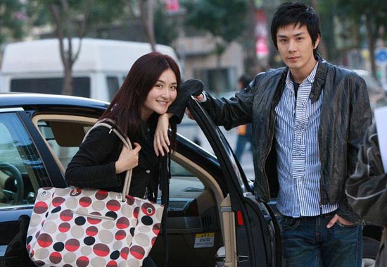 《娜娜的玫瑰战争》将映谢娜展搞笑功力(图)