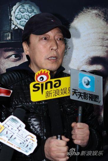 倪大红在看片会结束后接受采访