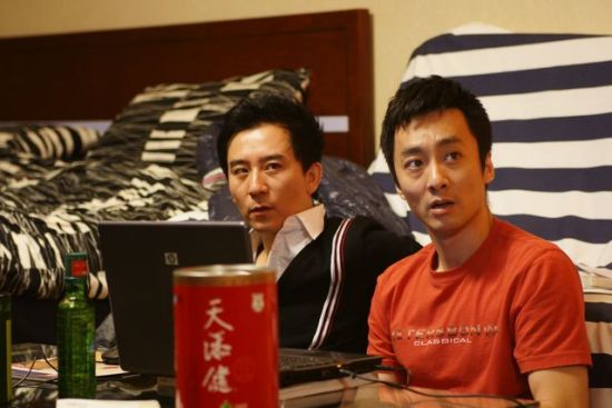 吴超与赵毅在片中