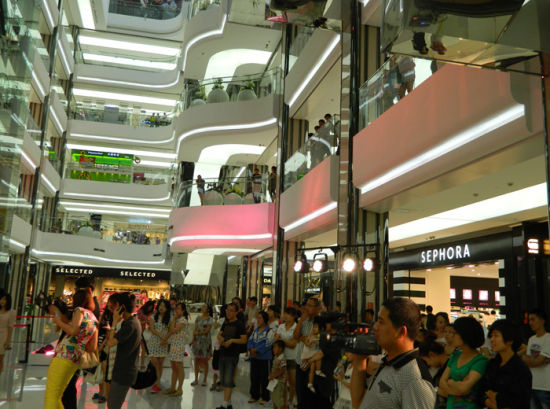 太原金逸影城免费看《建党伟业》人人唱红歌-